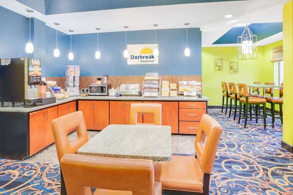  - Days Inn Russellville - I-40, Exit 81