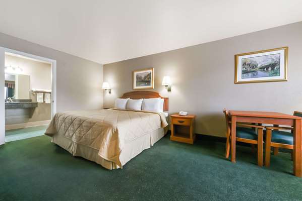  - Days Inn Lake Granbury