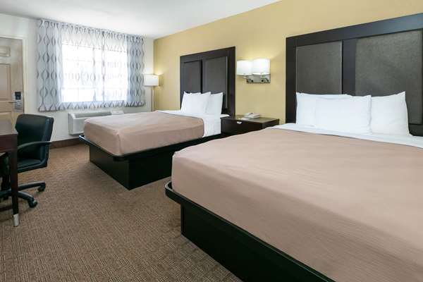  - Days Inn Lake Granbury