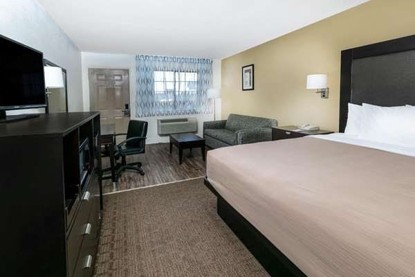 Suite - Days Inn Lake Granbury