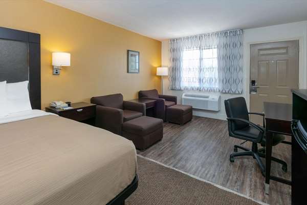  - Days Inn Lake Granbury