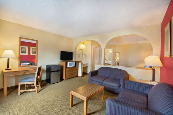 Suite - Super 8 Hotel Lancaster