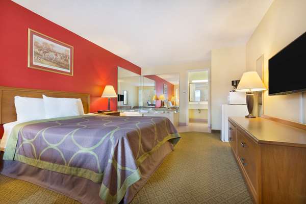 Suite - Super 8 Hotel Lancaster