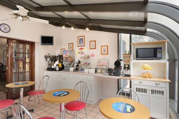 Restaurant - Super 8 Hotel Lancaster