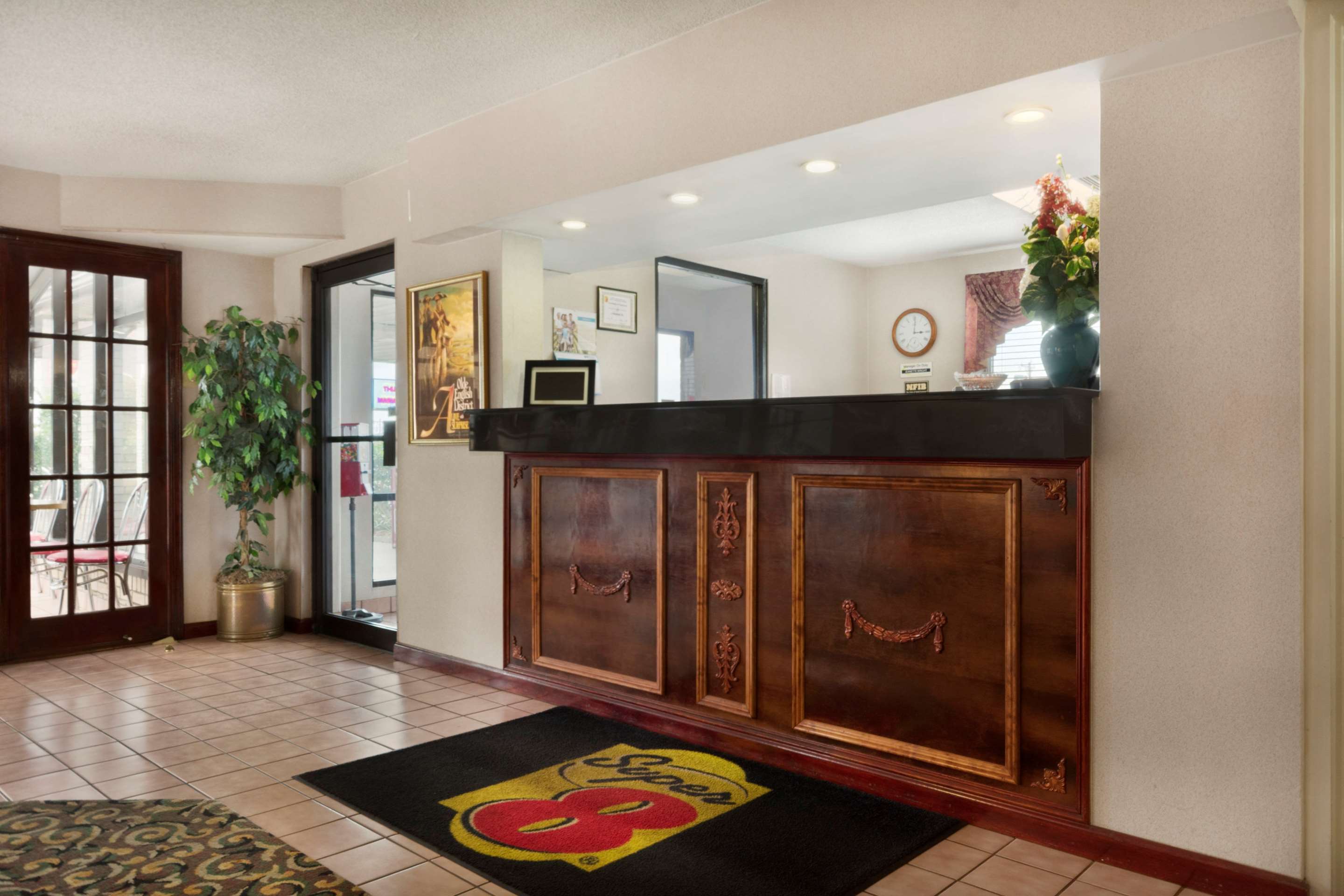 Lobby | Super 8 by Wyndham Lancaster