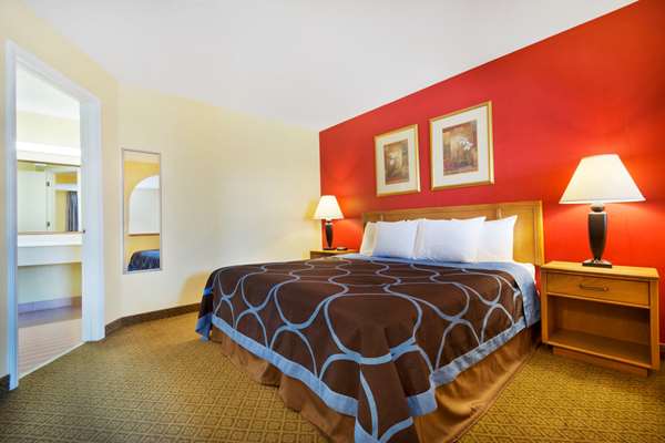 Suite - Super 8 Hotel Lancaster