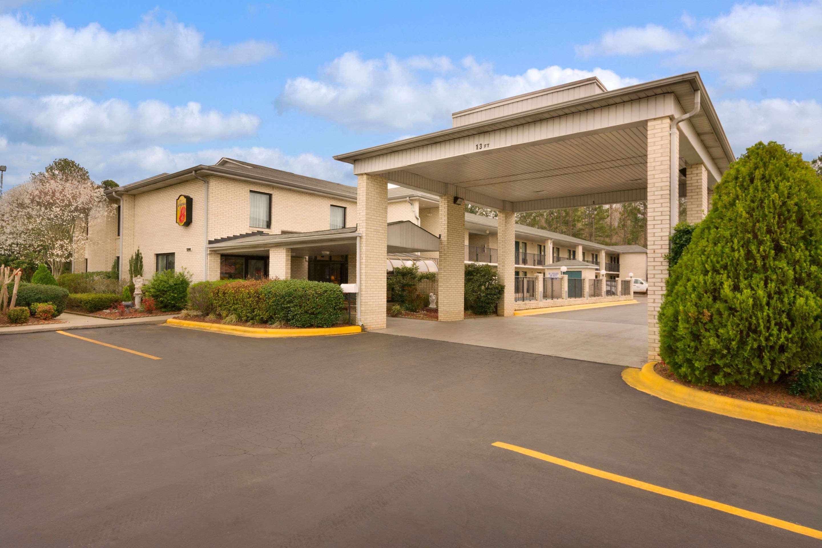 Exterior | Super 8 by Wyndham Lancaster