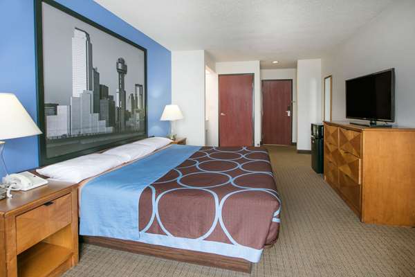  - Super 8 East Garland- I-30, Exit 60