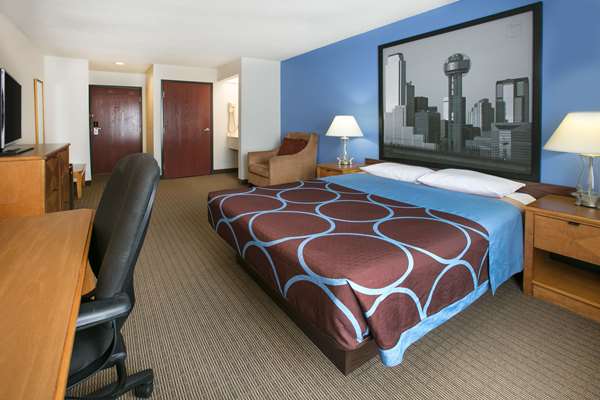  - Super 8 East Garland- I-30, Exit 60