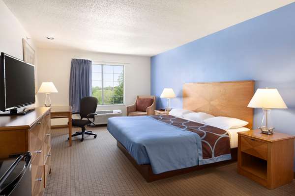  - Super 8 East Garland- I-30, Exit 60