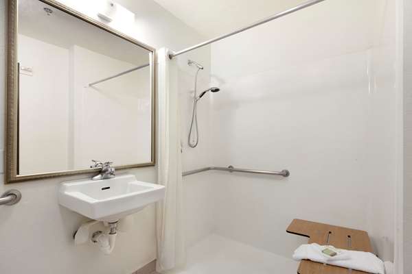  - Super 8 East Garland- I-30, Exit 60