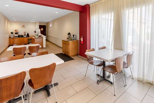  - Super 8 East Garland- I-30, Exit 60