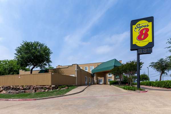 Exterior view - Super 8 East Garland- I-30, Exit 60