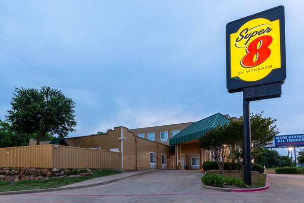 Exterior view - Super 8 East Garland- I-30, Exit 60
