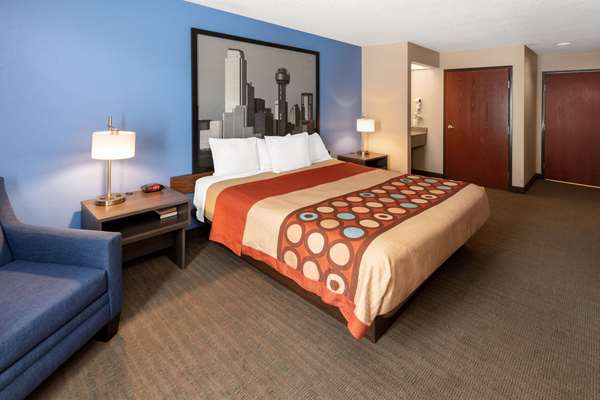  - Super 8 East Garland- I-30, Exit 60