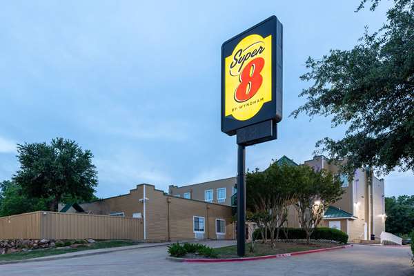 Exterior view - Super 8 East Garland- I-30, Exit 60