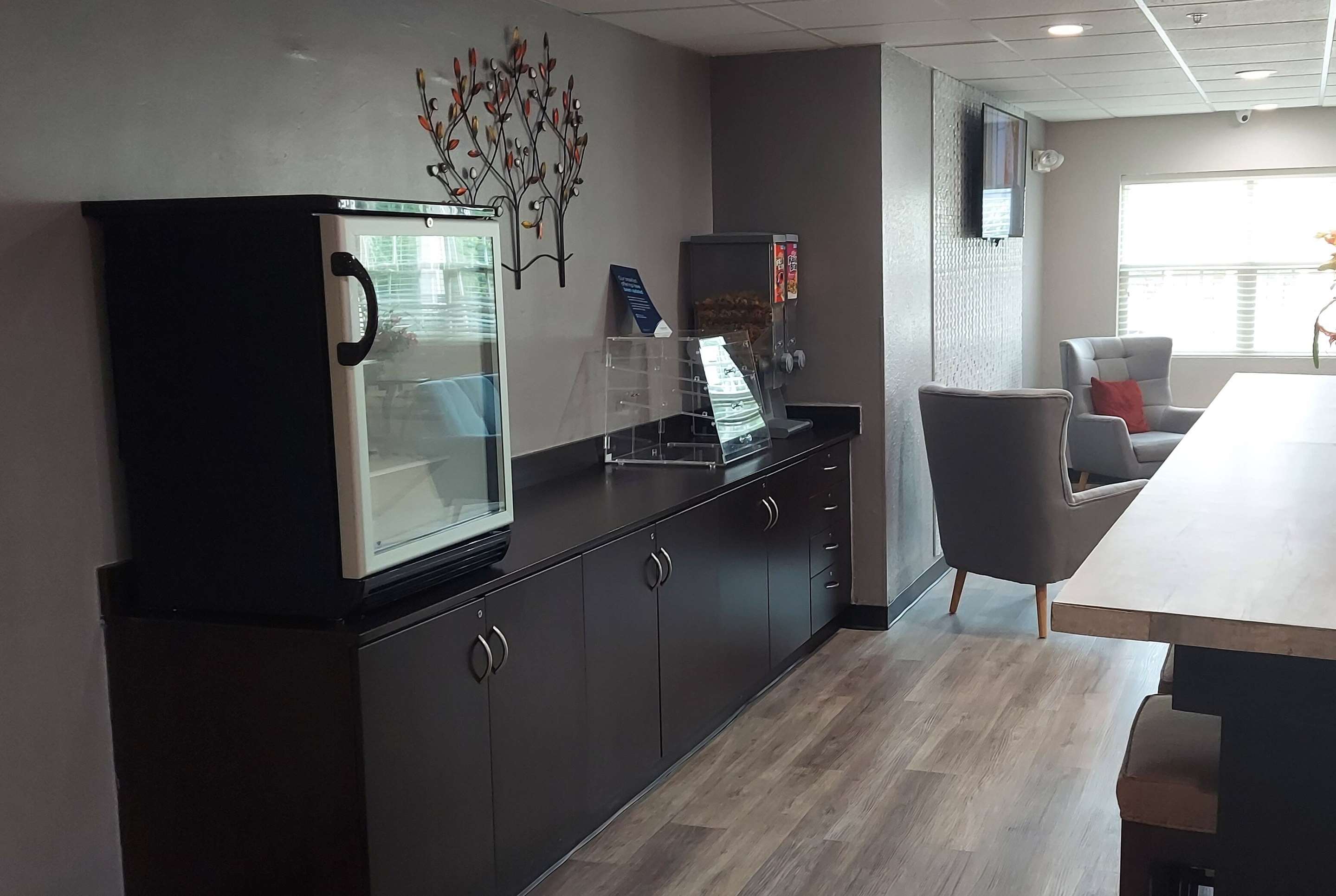 Breakfast Area | Microtel Inn & Suites by Wyndham Hoover/Birmingham