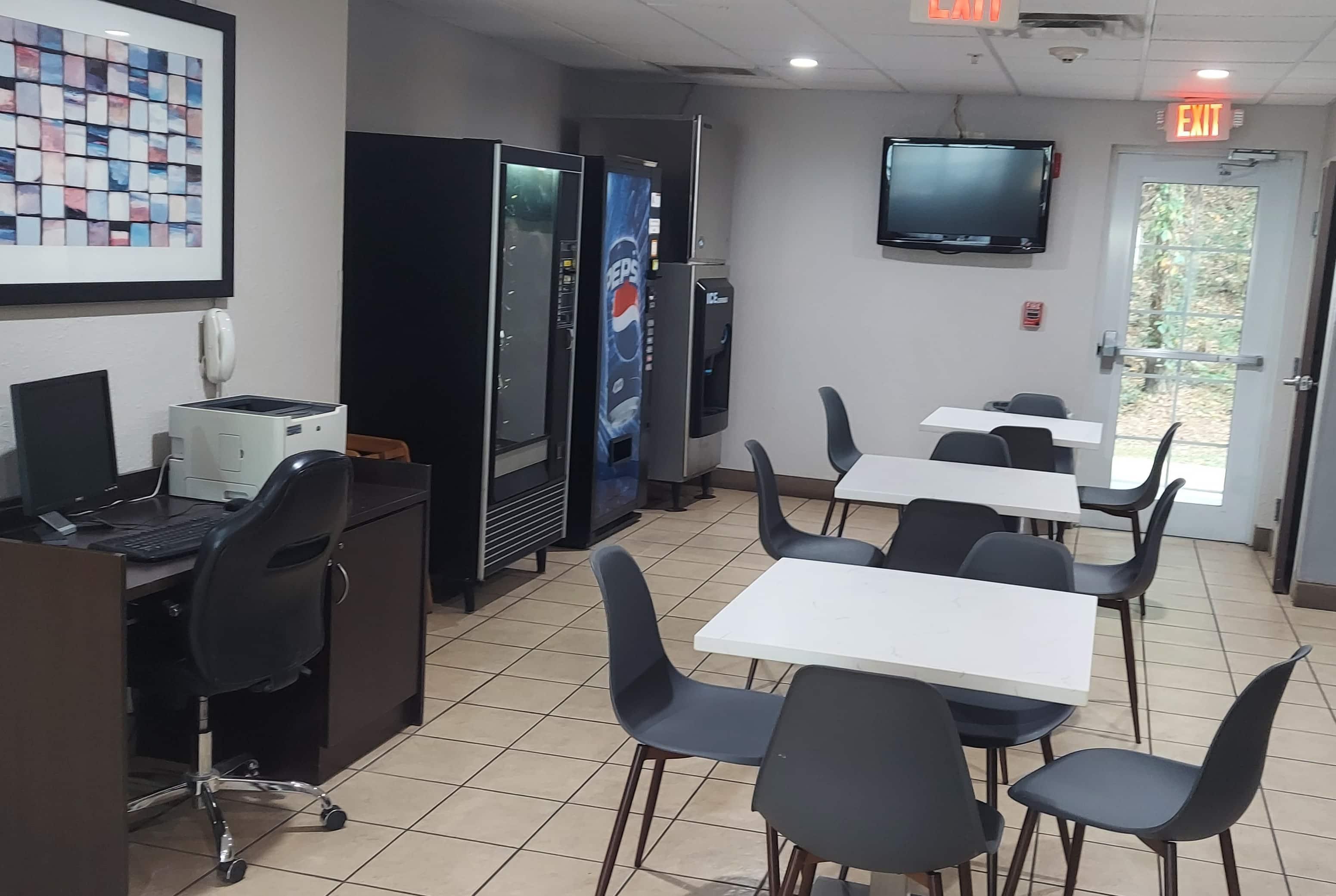 Breakfast Area | Microtel Inn & Suites by Wyndham Hoover/Birmingham