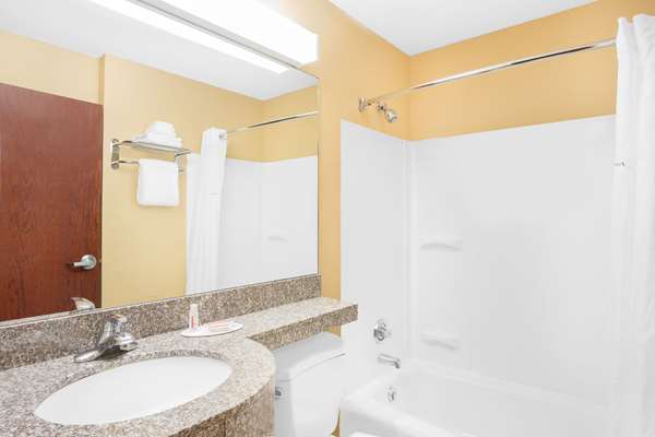  - Microtel Inn & Suites by Wyndham Bentonville - I-49, Exit 85