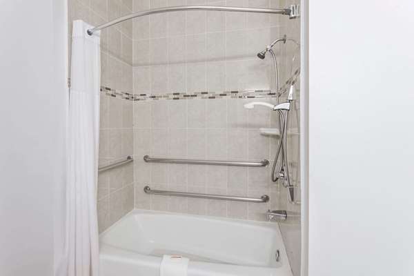  - Days Inn & Suites Garden Grove