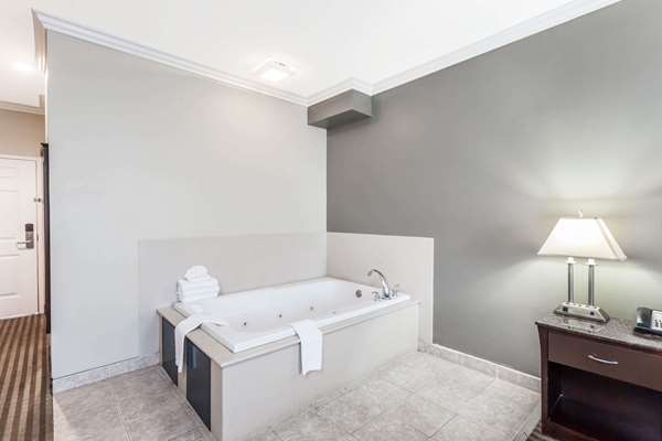 Suite - Days Inn & Suites Garden Grove