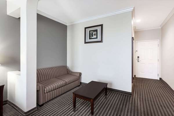 Suite - Days Inn & Suites Garden Grove