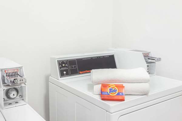  - Days Inn & Suites Garden Grove