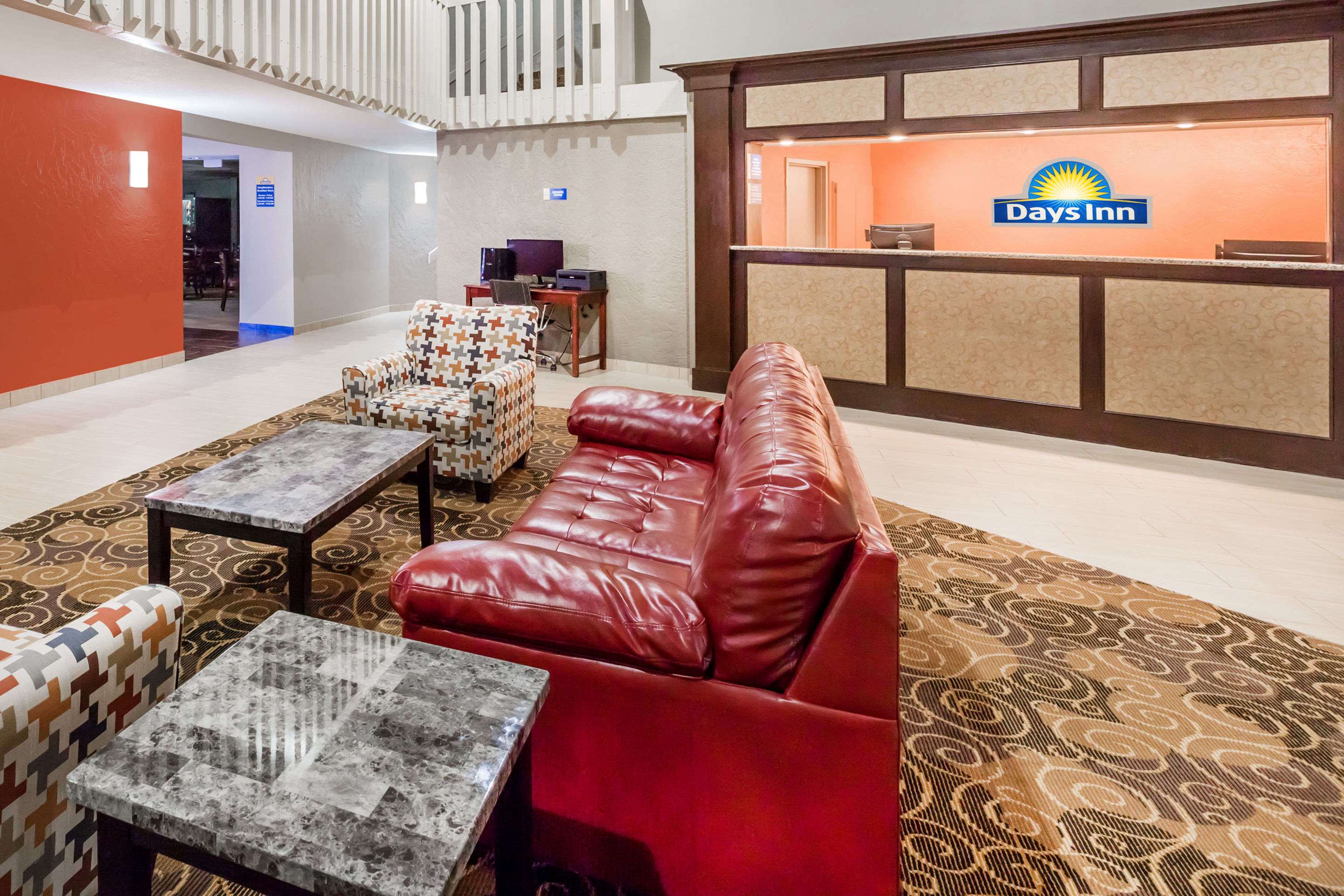 Lobby | Quality Inn West Des Moines - Clive