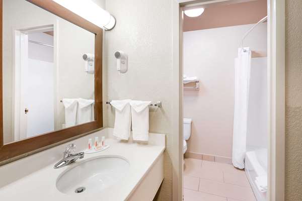  - Days Inn West Des Moines - I-235, Exit 3
