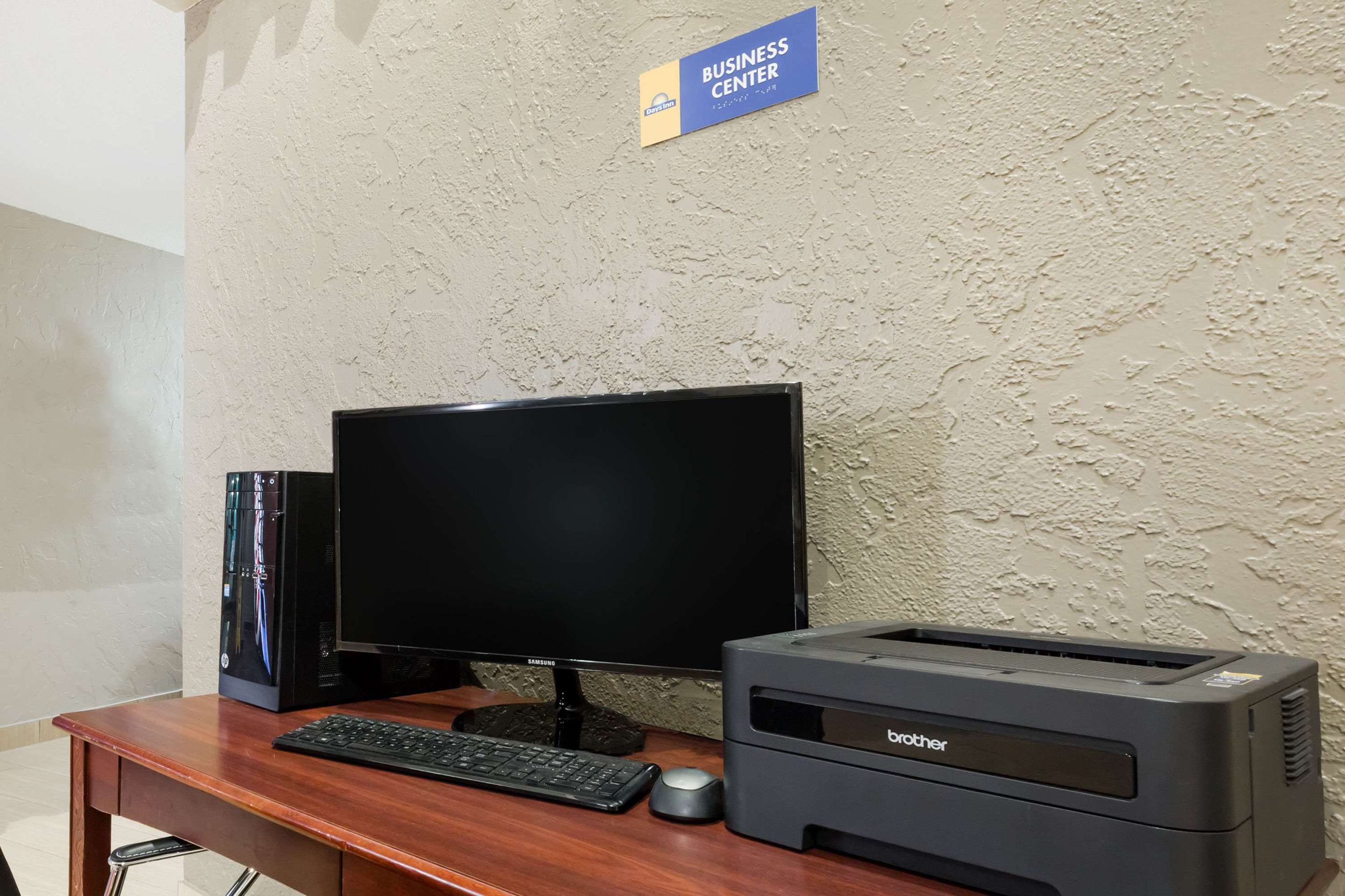 Business Center | Quality Inn West Des Moines - Clive