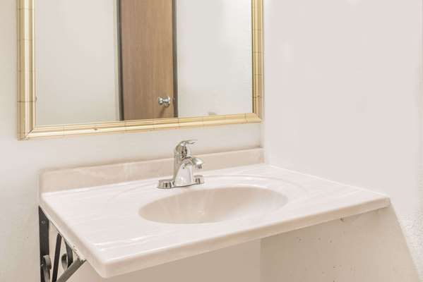  - Knights Inn Ferguson - I-270, Exits 30A & 30