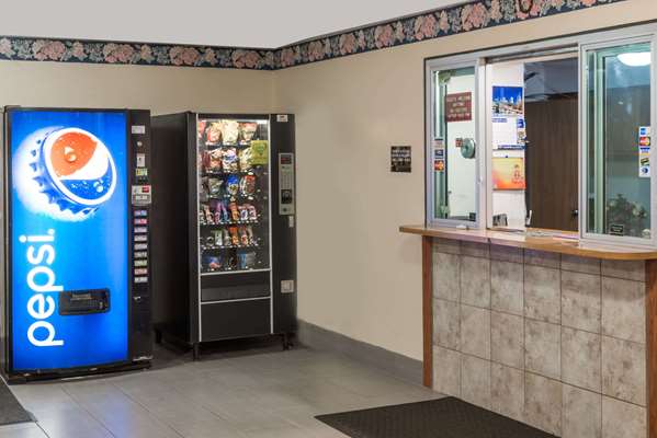  - Knights Inn Ferguson - I-270, Exits 30A & 30