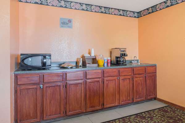  - Knights Inn Ferguson - I-270, Exits 30A & 30