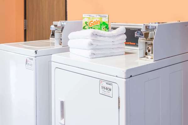  - Knights Inn Ferguson - I-270, Exits 30A & 30