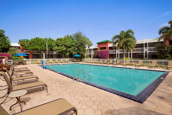 Pool - Ramada Inn Naples