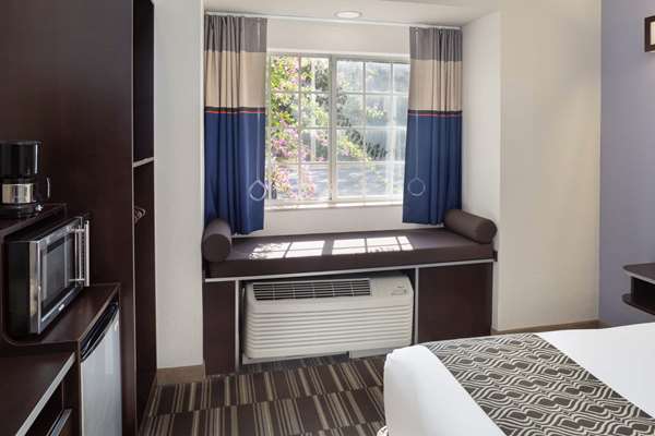  - Microtel Inn & Suites by Wyndham Brooksville - I-75, Exit 301