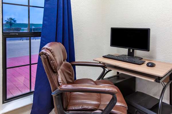 Conference Area - Days Inn & Suites Braunig Lake Elmendorf