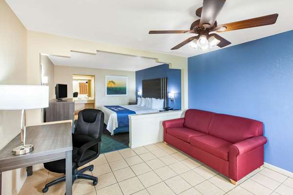 Suite - Days Inn & Suites Braunig Lake Elmendorf