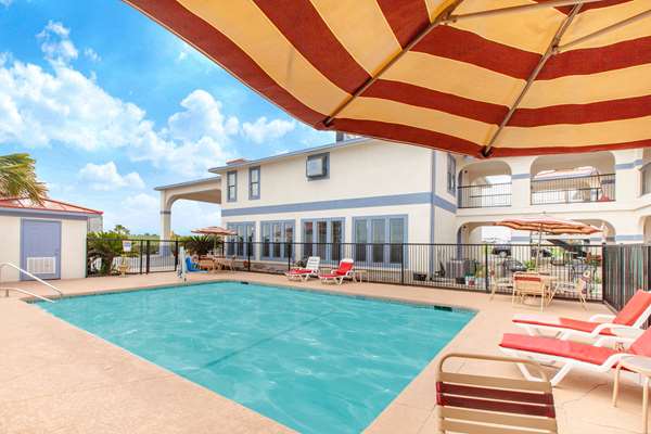 Pool - Days Inn & Suites Braunig Lake Elmendorf