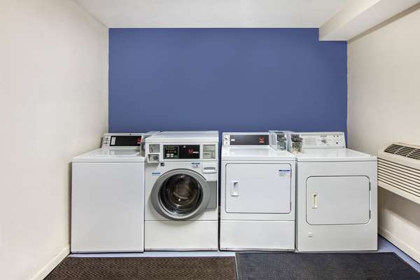 Amenities - Days Inn & Suites Braunig Lake Elmendorf