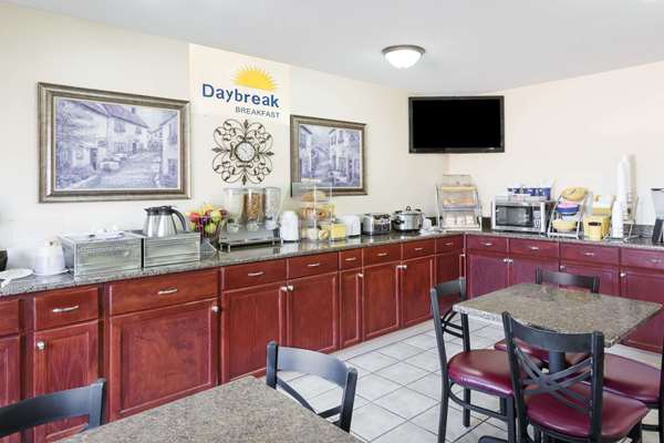  - Days Inn & Suites Airport Des Moines