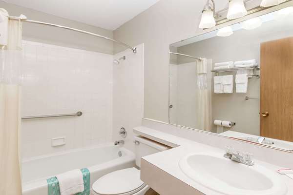  - Days Inn & Suites Airport Des Moines