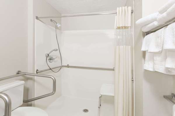  - Days Inn & Suites Airport Des Moines