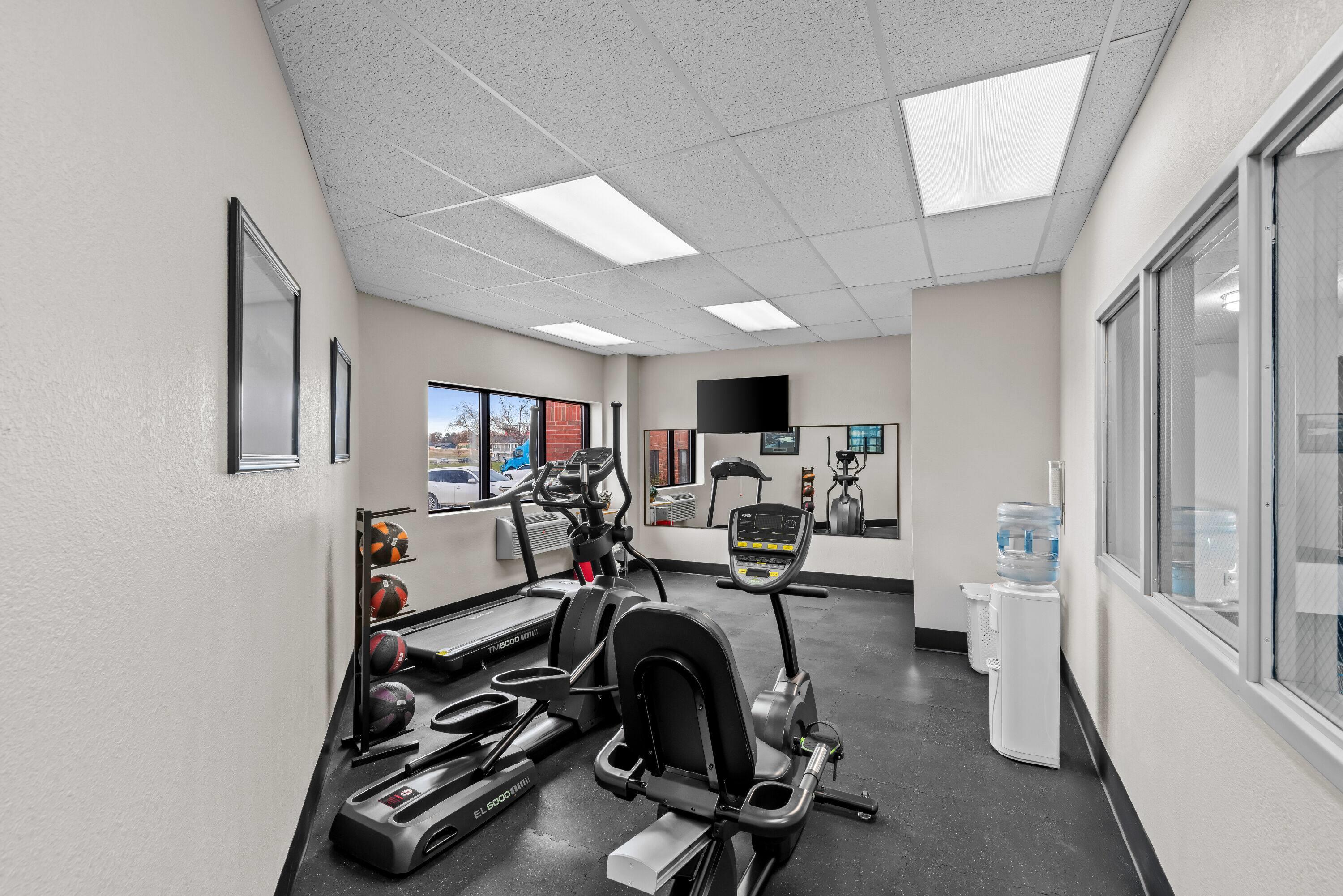 Health club fitness center gym | Days Inn & Suites by Wyndham Des Moines Airport