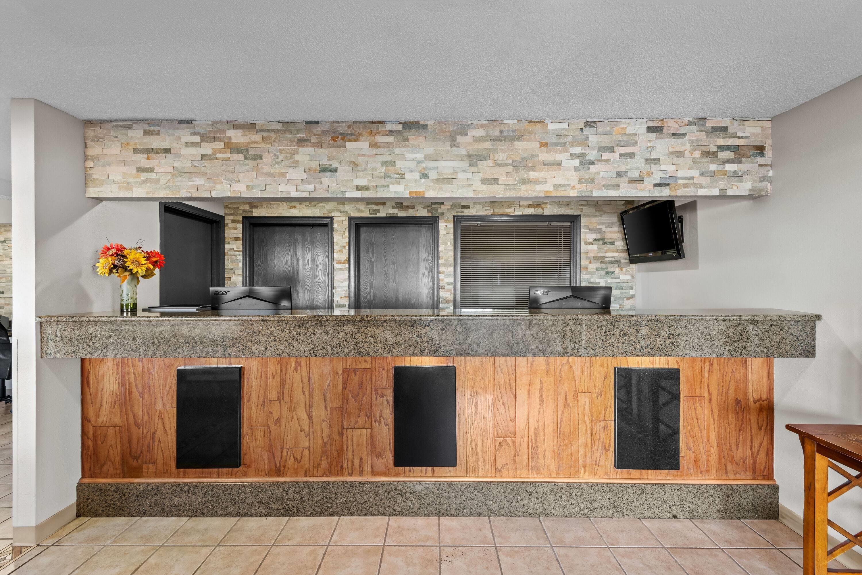 Reception | Days Inn & Suites by Wyndham Des Moines Airport
