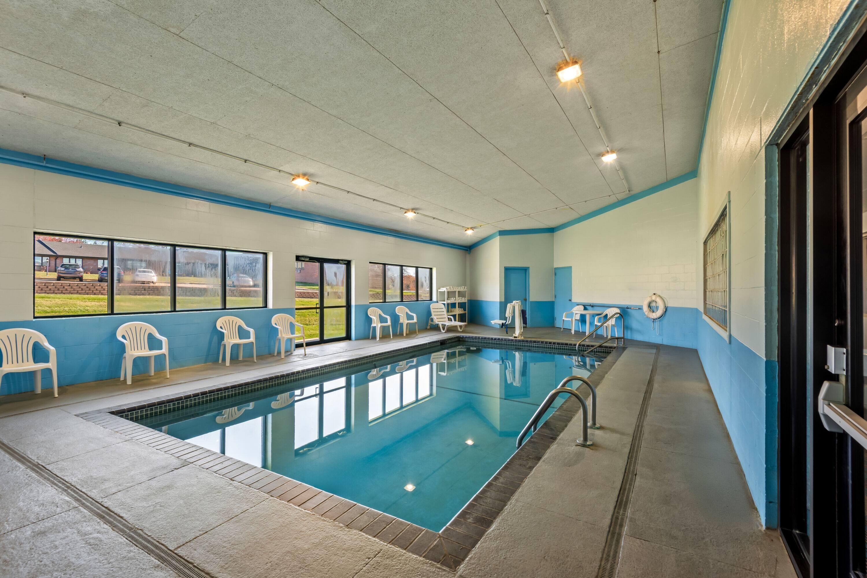 Pool - indoor | Days Inn & Suites by Wyndham Des Moines Airport
