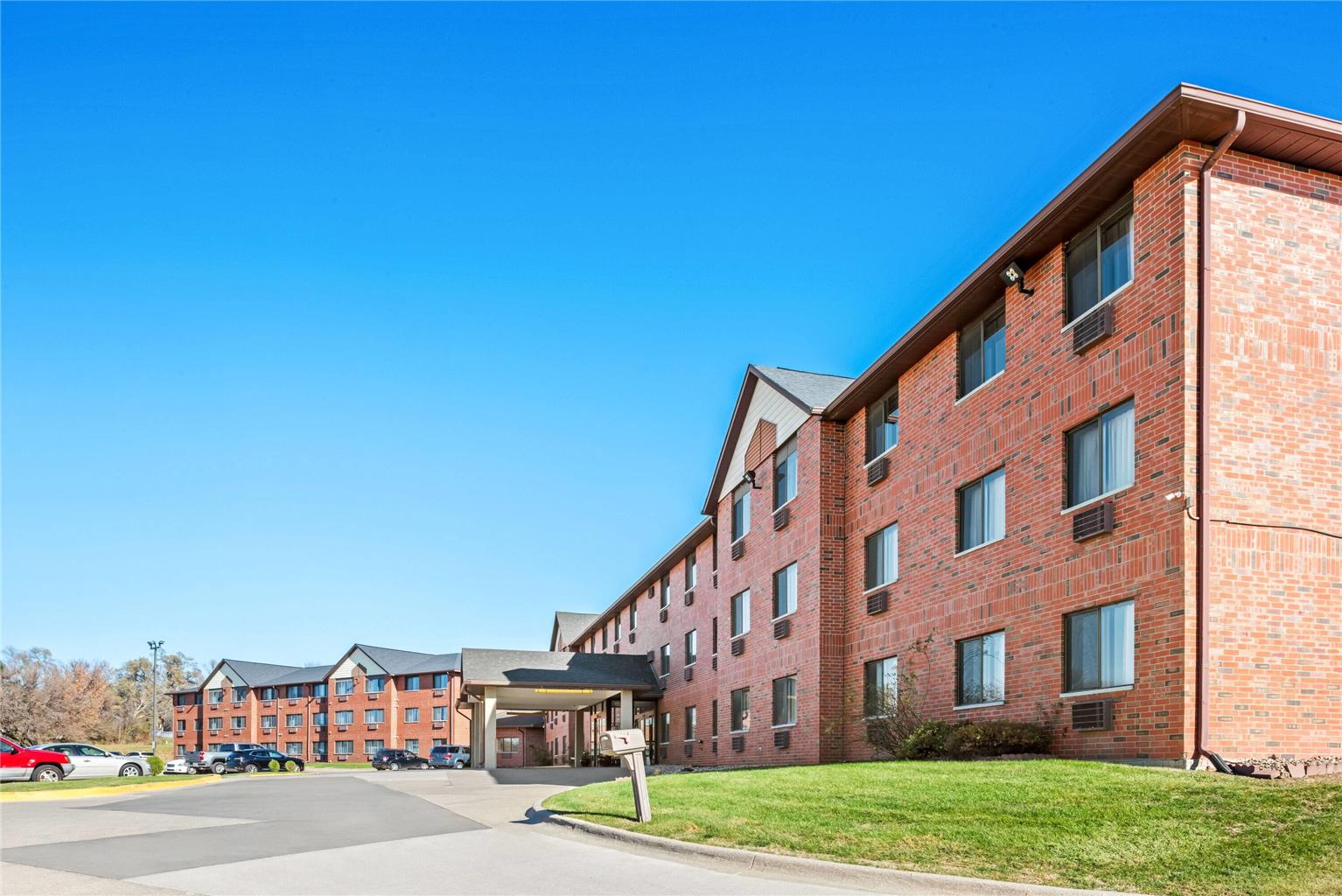 Days Inn & Suites Des Moines Airport