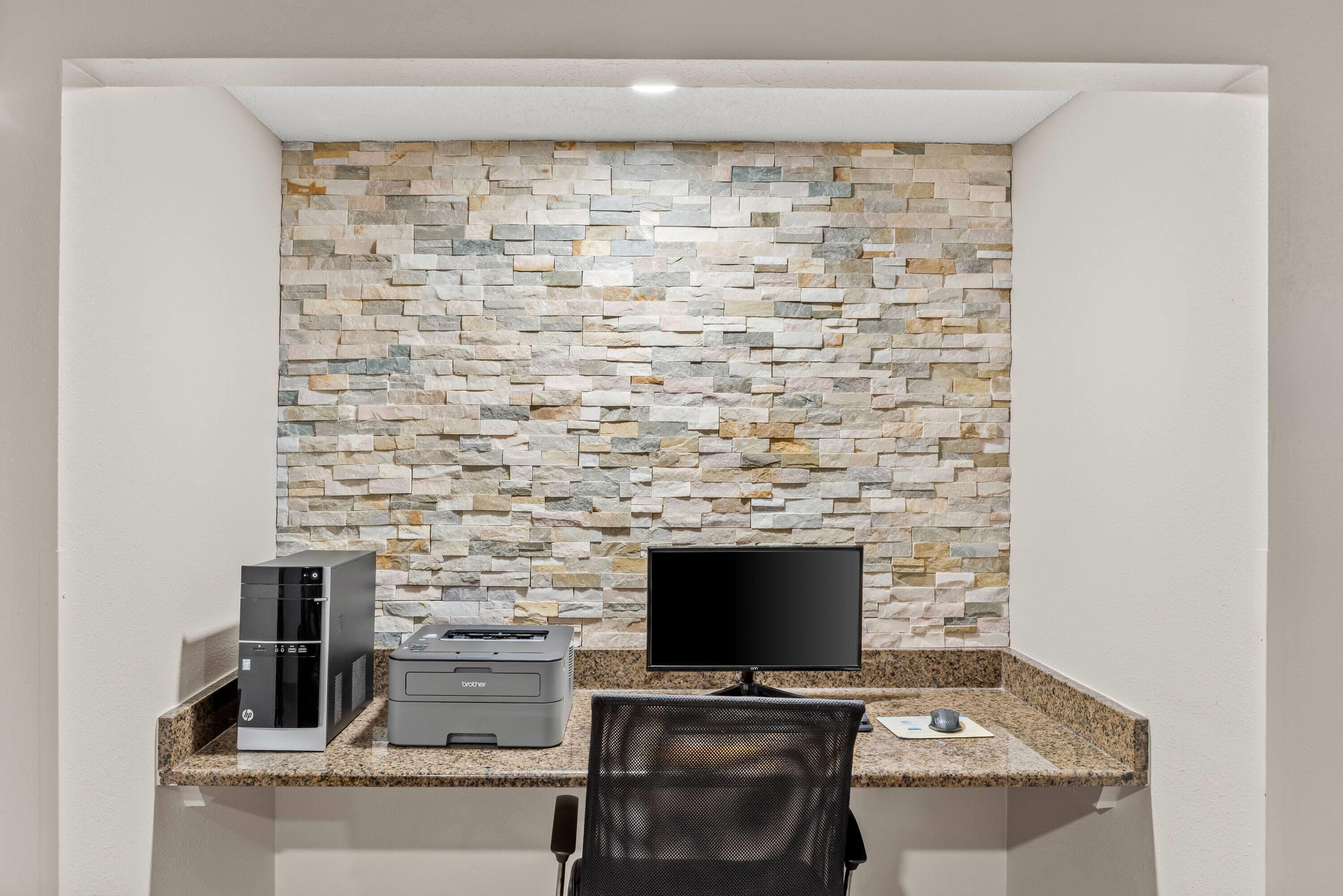 Business Center | Days Inn & Suites by Wyndham Des Moines Airport