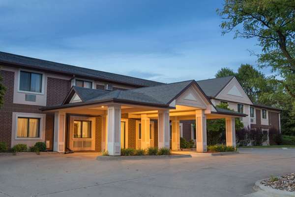 Exterior view - Super 8 Hotel West Clive - I-35 & I-80, Exit 124