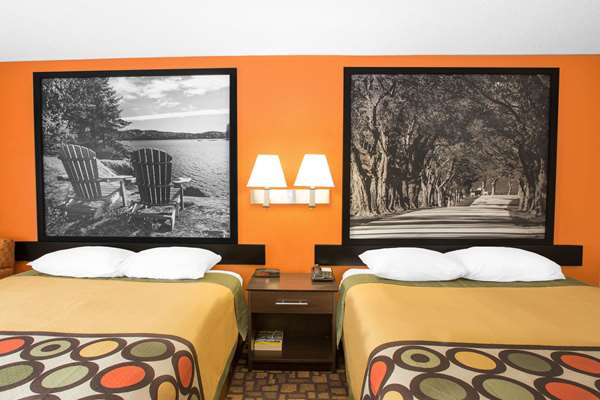  - Super 8 Hotel West Clive - I-35 & I-80, Exit 124